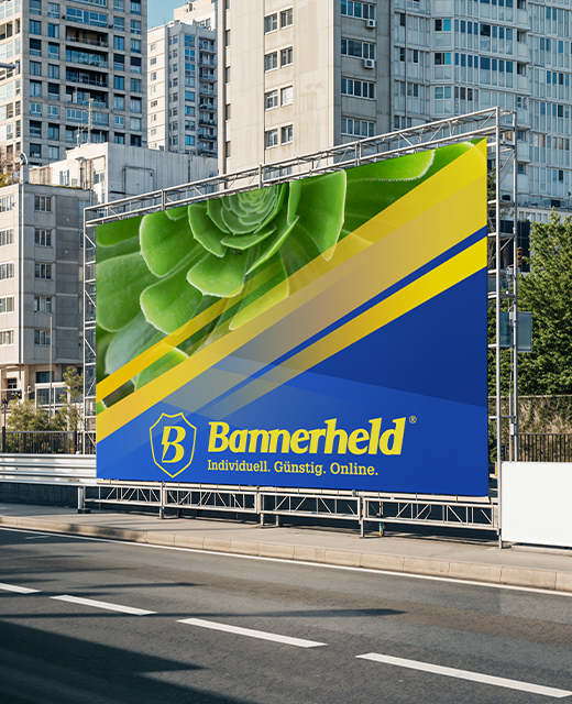 Mesh Banner an einem Gerüst an der Strasse