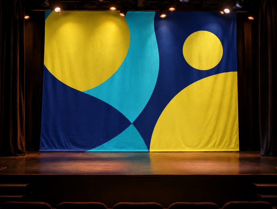 Stoffbanner als Bühnenhintergrund