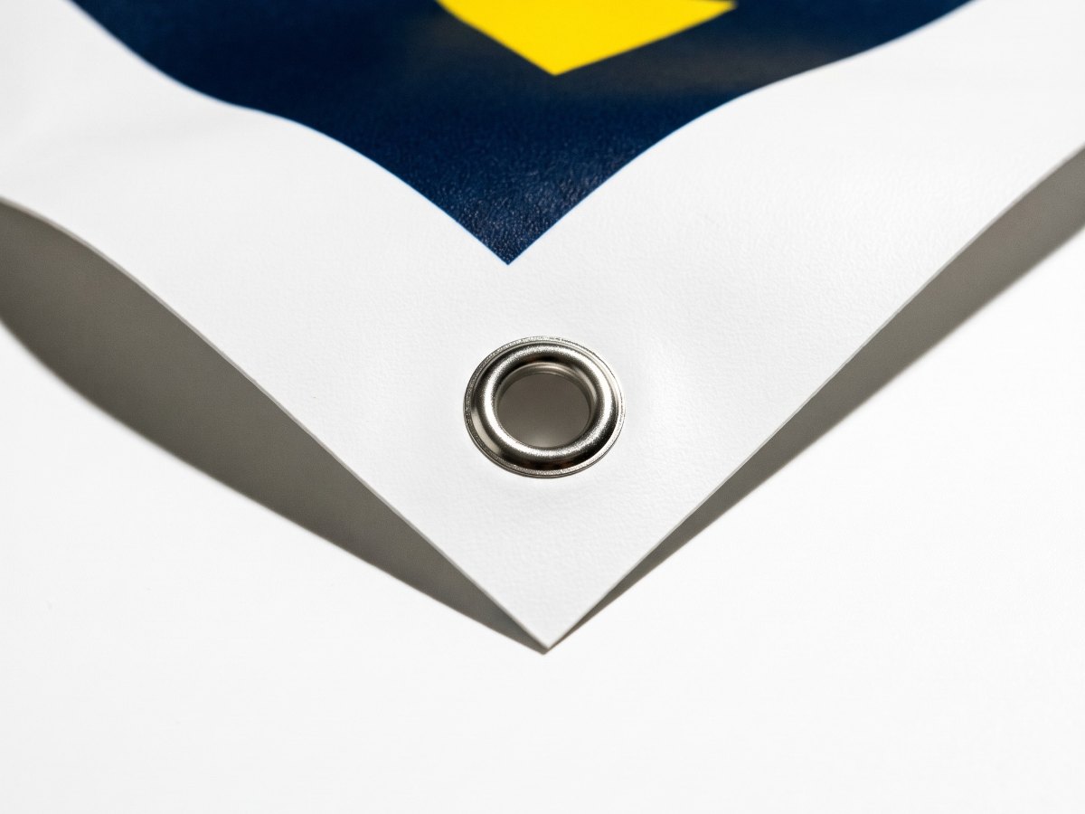 Auf Mass geschnittenes Banner mit Metallöse